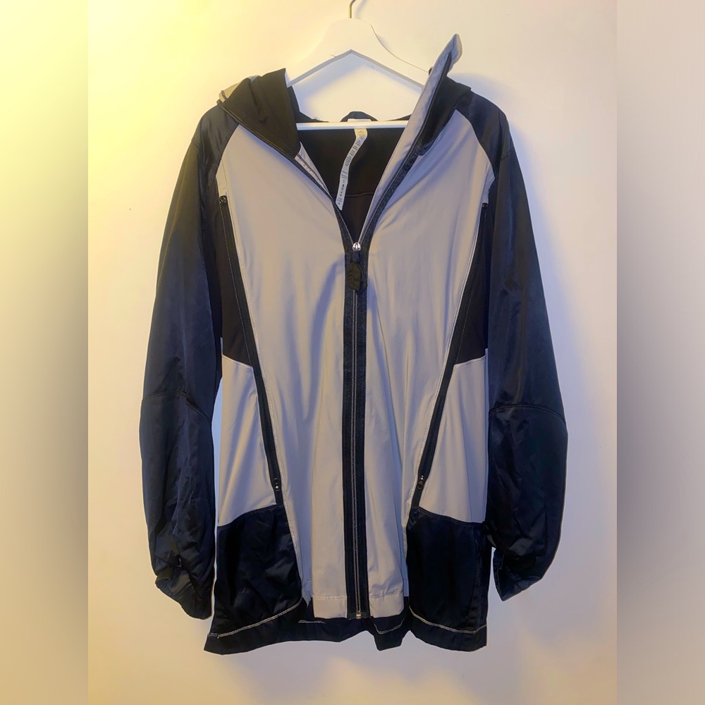 Lululemon Grey/Black Jacket (US 12) 🖤